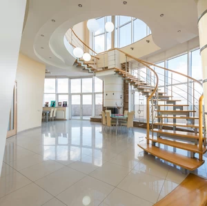 Fémlépcső korláttal - elegáns megjelenés